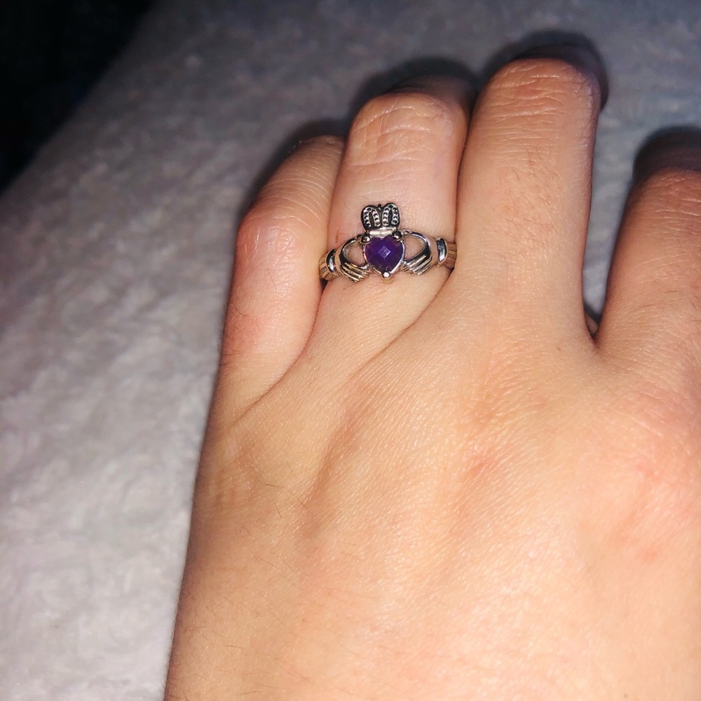 WHITE GOLD PURPLE AMETHYST STONE CLADDAGH RING